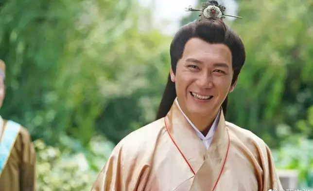 甄志強在2009年淡出幕前，轉戰商界，後來當高爾夫球教練。