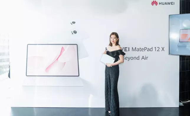 陳自瑤（Yoyo）化身OL出席HUAWEI產品發佈會。