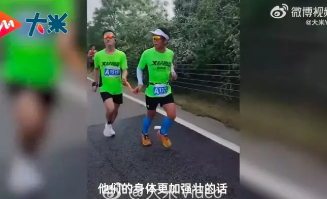 工程師7年陪跑14名視障跑者里程超2000公里。影片截圖