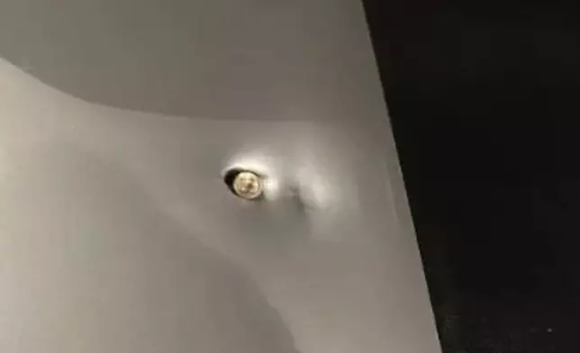 男子在巴西出差遭蒙面匪徒開槍射擊，幸獲背包手提電腦擋子彈保命。網上圖片