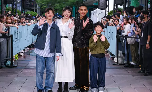 「小薯仔」王子軒(左起)、韓佩瑤、陳澤耀與「小番茄」黃梓曜