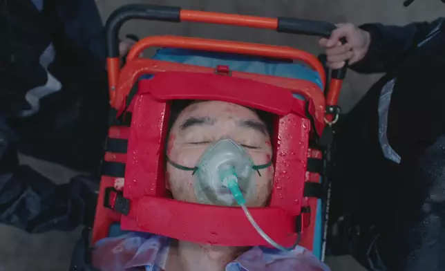 最後發現生還者是鍾鎮濤。