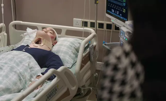 當見到爸爸奄奄一息。