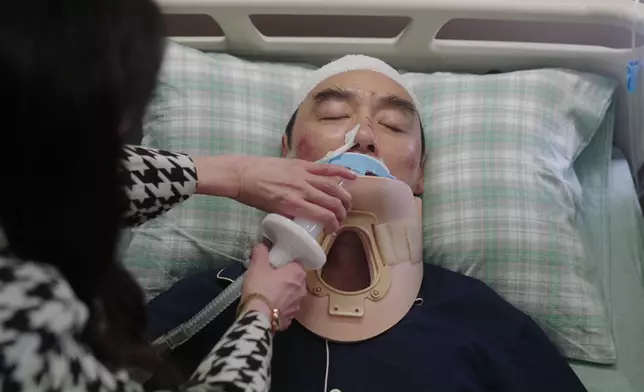 竟然幫爸爸拔喉作最後解脫？！