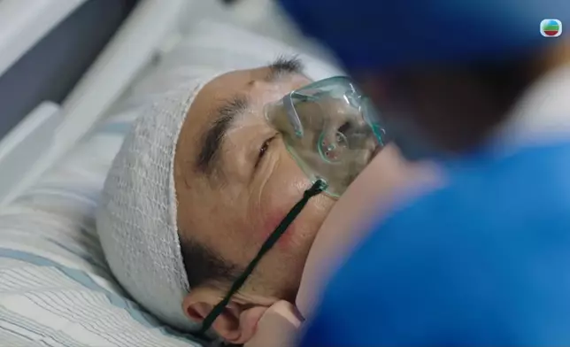 聽到宣萱愛的呼喚，B哥即上演眼神戲。