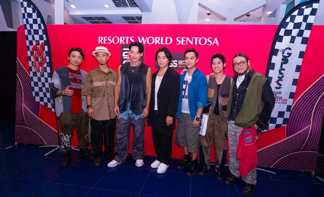 伊健特意向Rain逐一介紹Feanna和NWB成員。