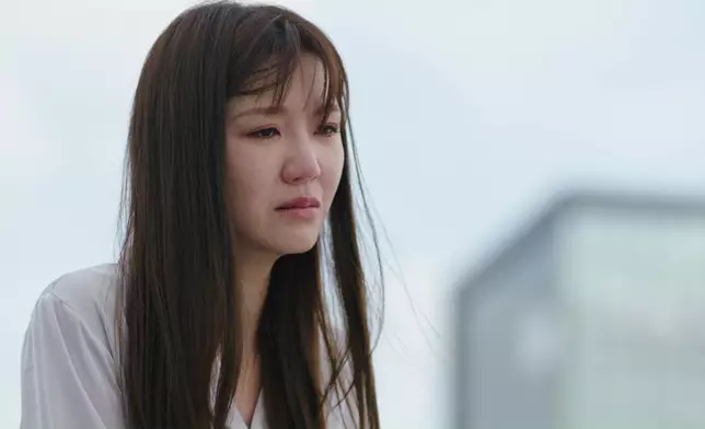 以珈勉勵麗雪，見證了這對妯娌的深厚感情。