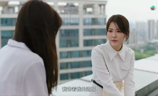 以珈勉勵麗雪，見證了這對妯娌的深厚感情。