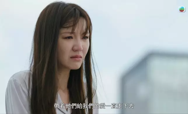 以珈勉勵麗雪，見證了這對妯娌的深厚感情。