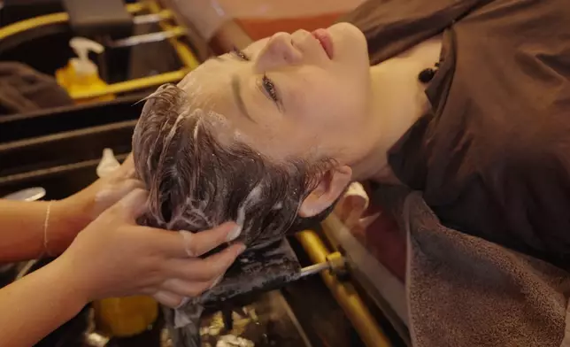 嘉姐、行仔、羊羊終於試到有名的越式洗頭。
