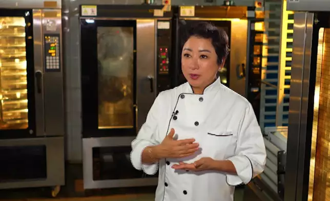 謝寧更透露玫瑰雙黃蓮蓉月餅的靈感源於她對家鄉滋味的思念。