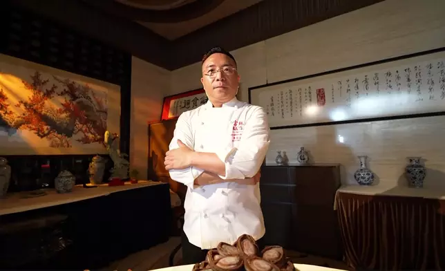 昨晚（1日）播出的一集，黎芷珊拜訪的「香港名廚」一富臨飯店總廚黃隆滔（Adam）。