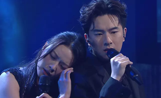 「顏值擔當」胡子貝孖「長腿女神」戴祖儀Joey深情演繹《下次愛你》。