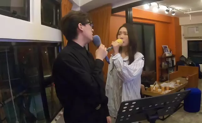 二人排練期間亦相當投入。