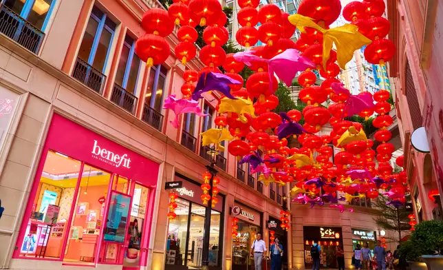 利東街的中秋正日18米長LED舞火龍演出。利東街網頁圖片