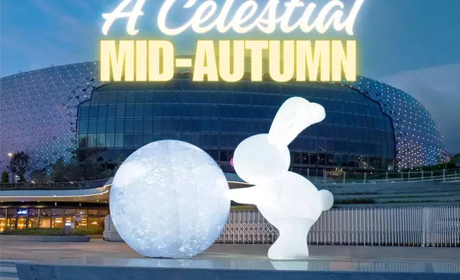 啟德體育園的5米巨型「月兔抱泡夢」裝置。啟德體育園網頁圖片