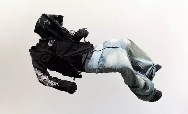 SLAY是韓國人氣音樂監製兼全能唱作人。