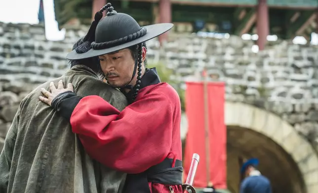 朴栖含與路雲相識多年以來的首度在戲劇中合作。Disney+提供圖片