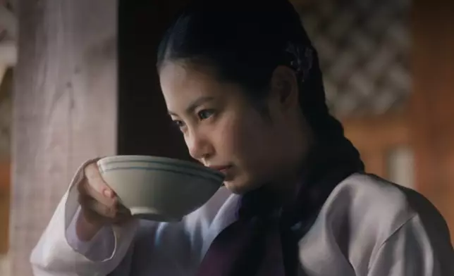 辛叡恩劇中有型程度不輸男生。Disney+提供圖片