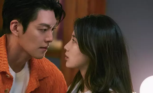 金宇彬與秀智繼《任意依戀》後睽違九年的再度合作。Netflix圖片