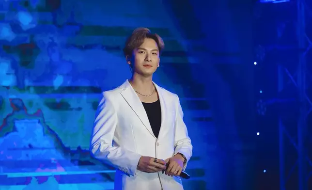 周吉佩上星期出發加拿大三大城市出席「吉星伴月慶中秋．周吉佩音樂晚宴」。