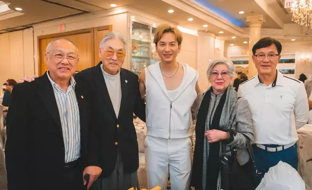 60年代影星凌波和金漢、前TVB演員于洋到場睇騷。