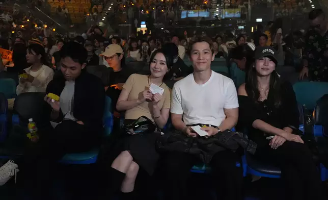 （右二）Hilary、（右二）湯君慈