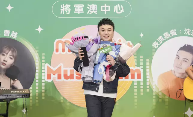 並透露早前與「中聲」家族齊齊慶祝中秋。