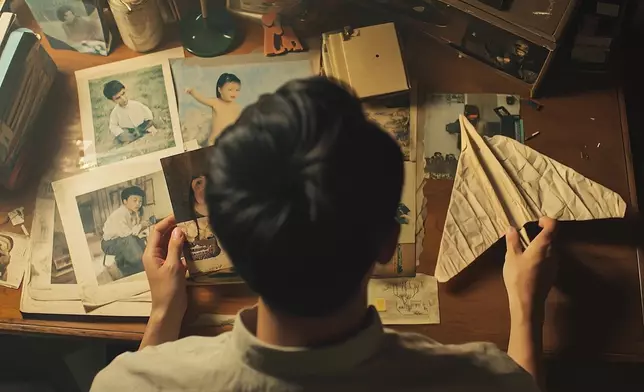 因為上一代嘅用心栽培，一位小時候愛玩紙飛機的小朋友，追夢成功當上了太空人。