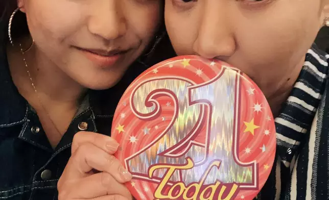 面對惡疾，黎瑞恩選擇放下，甚至向子女交待好身後事。沒想到，在徹底放鬆、隨心而活八年後，一次身體檢查竟發現兩個腫瘤已奇蹟地消失，只剩下兩道疤痕。網上圖片