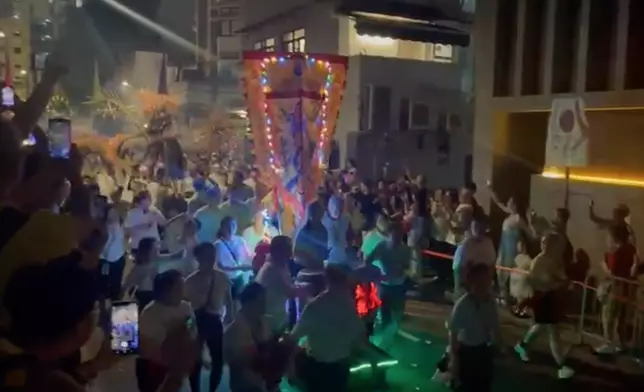 大坑舞火龍。巴士的報記者攝