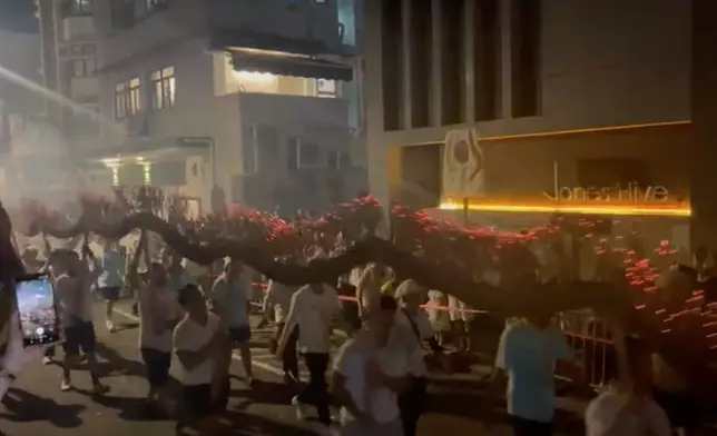 大坑舞火龍。巴士的報記者攝