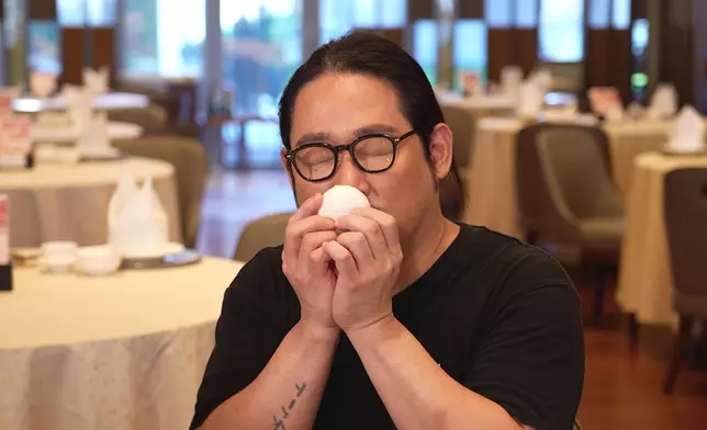 一款蒸包令金主廚狂派表情包。