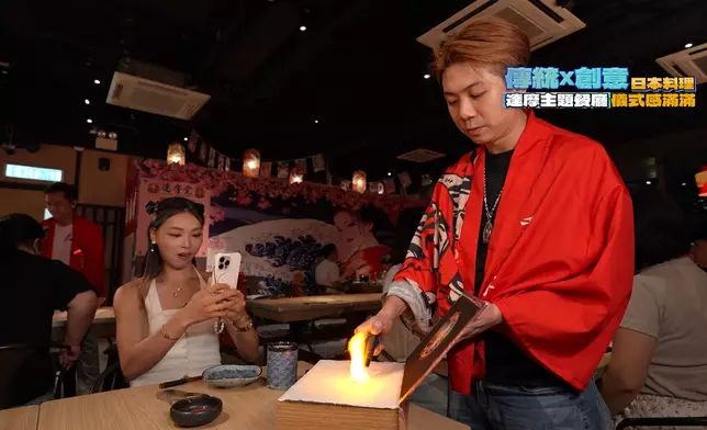 點火開啟牛肉寶盒，過程充滿儀式感。