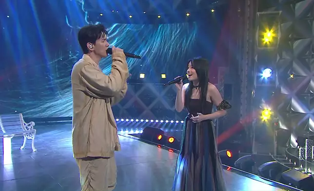 「高分王」柯雨霏Ophelia聯乘《聲夢2》導師林奕匡Phil攜手演繹的情歌《別為我好》。