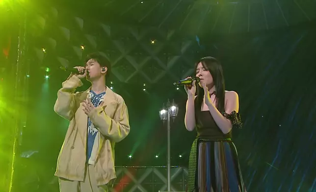 「高分王」柯雨霏Ophelia聯乘《聲夢2》導師林奕匡Phil攜手演繹的情歌《別為我好》。