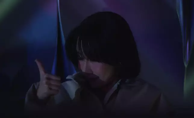 Ophelia演唱前問導師泳兒個樣點。