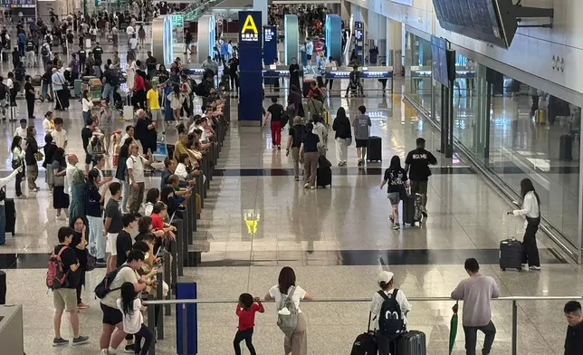 香港國際機場入境大堂。巴士的報記者攝