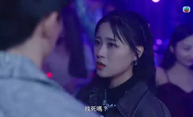 樂珈嘉得罪小混混，被窮追入巷內，好危險！