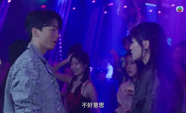 樂珈嘉得罪小混混，被窮追入巷內，好危險！