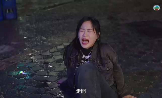 樂珈嘉得罪小混混，被窮追入巷內，好危險！