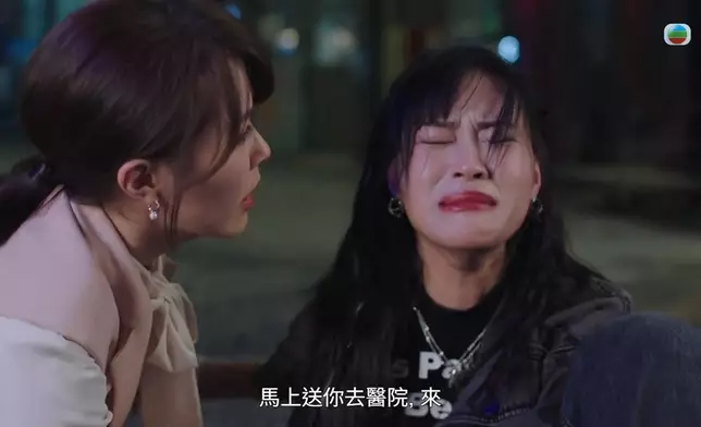 阿Moon第一時間即刻關心阿囡，十分愛錫阿囡。