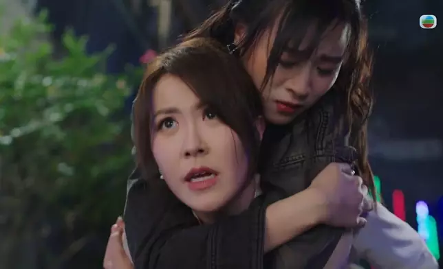 阿Moon第一時間即刻關心阿囡，十分愛錫阿囡。