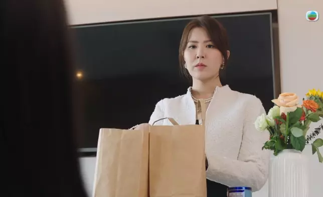 就算被阿囡黑面，阿Moon依舊服侍周到，照顧體貼。