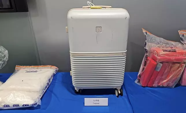 警方截查一名由瑞士蘇黎世返港的男子，並在其行李中檢獲約25公斤氯胺酮，市值逾780萬元。