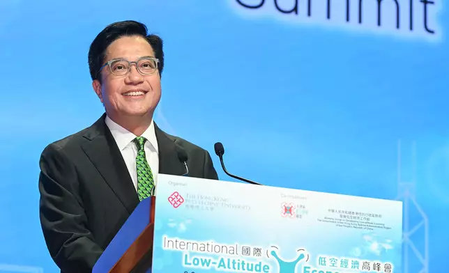國際低空經濟高峰會星期四（十月九日）舉行。財政司副司長黃偉綸在啟動禮致辭。政府新聞處圖片