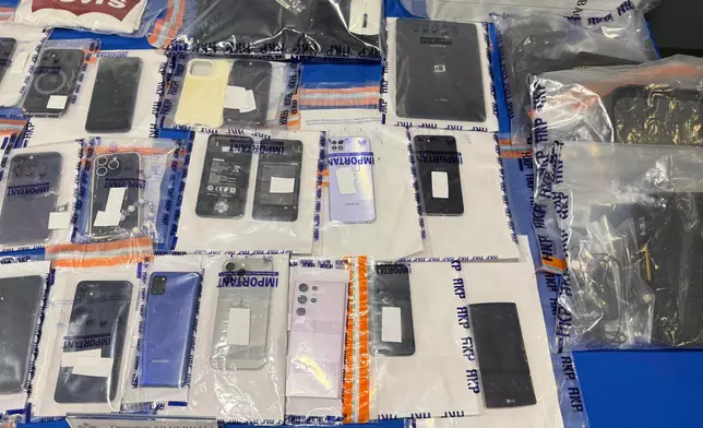 犯罪集團將報失身份證以AI換臉再開戶洗黑錢1.9億，警方搜獲大批證物。