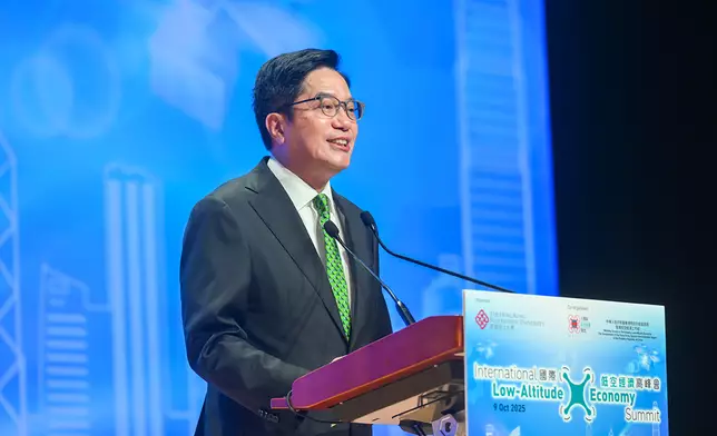 財政司副司長黃偉綸表示，低空經濟發展除了需要由政府推動以外，更加需要來自不同界別的夥伴支持，很高興香港理工大學在這方面能作為「戰友」。