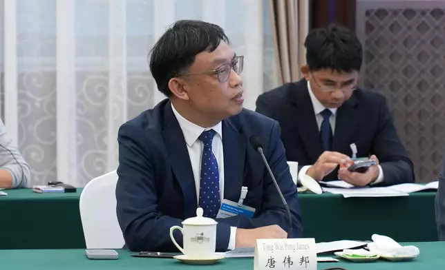 太古集團公共事務董事唐偉邦。巴士的報記者攝