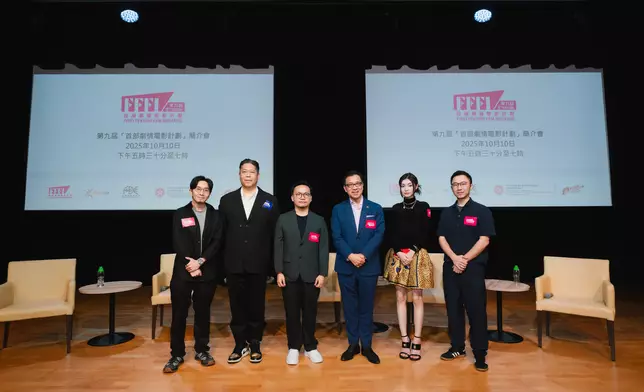 （左起）卓亦謙、陳羅超、文創處兼電影局局秘書長麥聖希、電影局委員楊偉誠博士、謝咏欣、曾慶宏